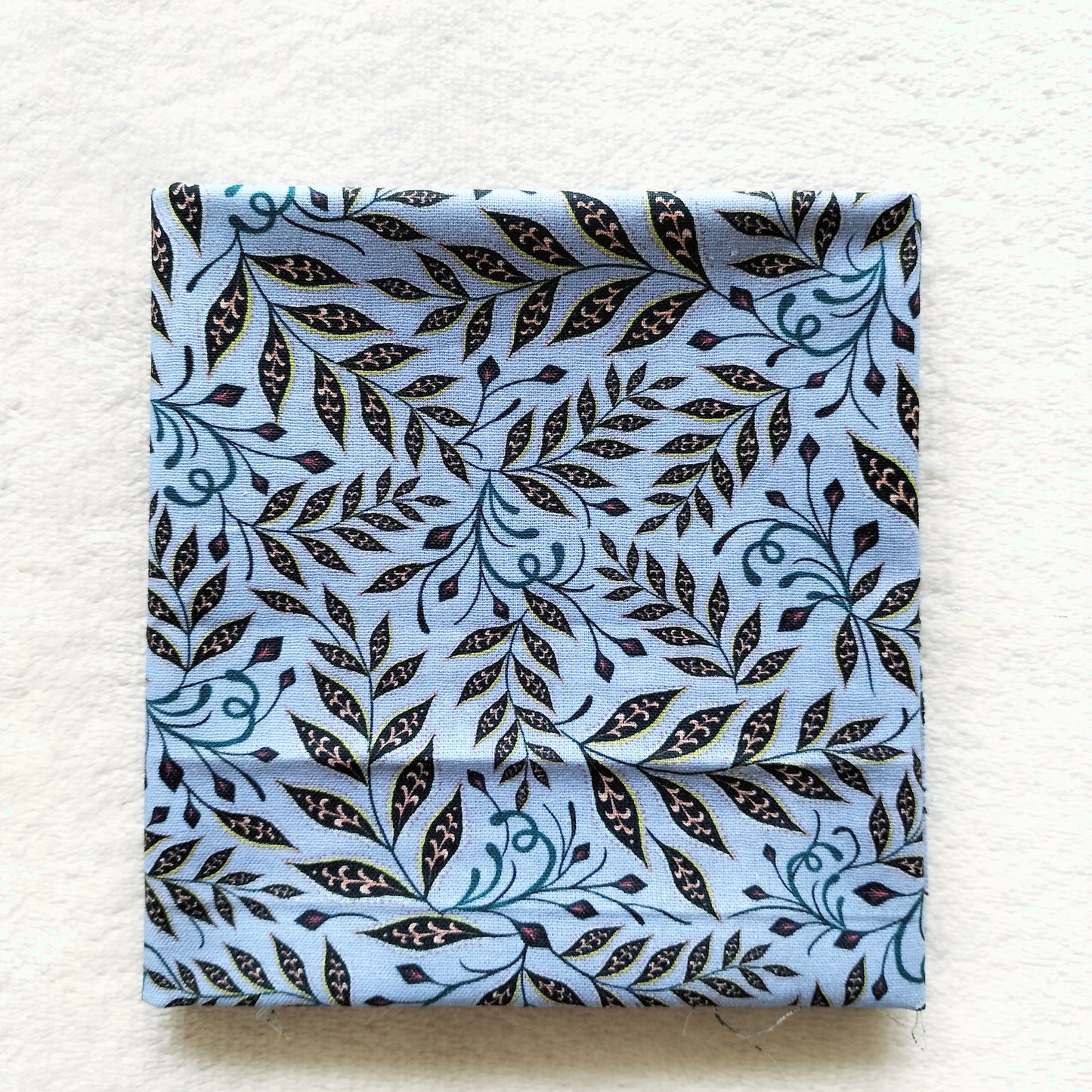 Light Blue Leafy Vine Print Cotton Fabric – Fat Quarter 100% Cotton (50 x 50 cm)