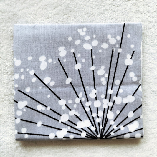 Grey Dandelion Burst & Splatter Fat Quarter – 100% Cotton (50 x 50 cm)